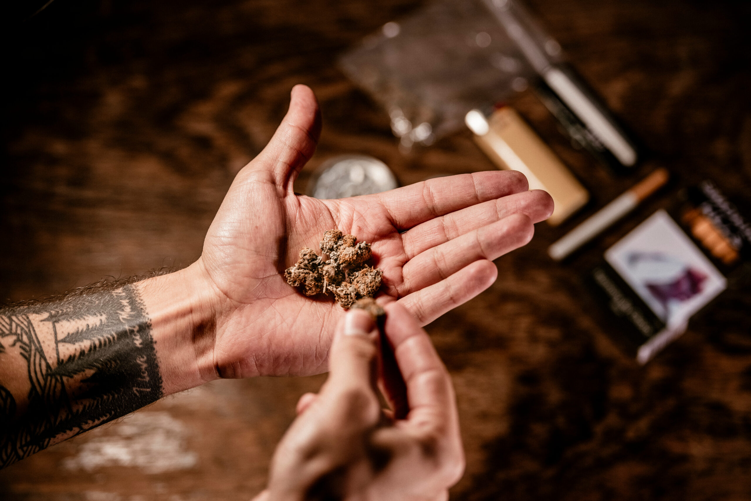 Compact Marihuana Buds With Tobacco